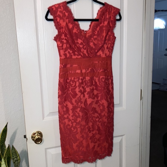 Tadashi Shoji Bodycon Dress SZ 2 Petite EUC - Picture 3 of 12